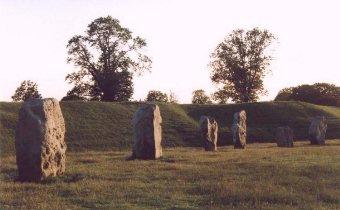 avebury3.jpg (15629 bytes)