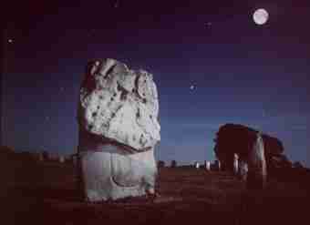 aveburymoon.jpg (8643 bytes)
